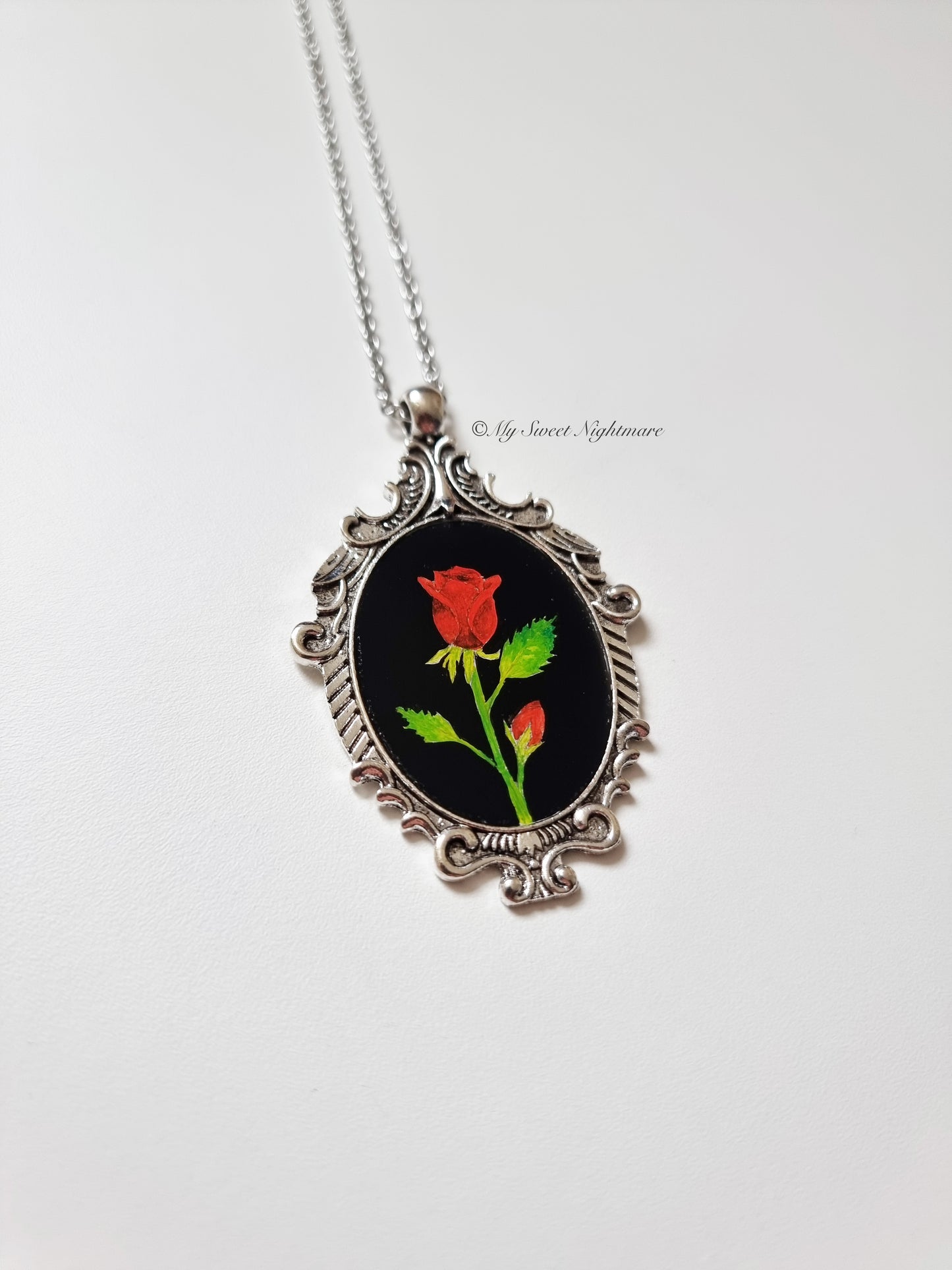 Cammeo gotico dipinto a mano con rose rosse