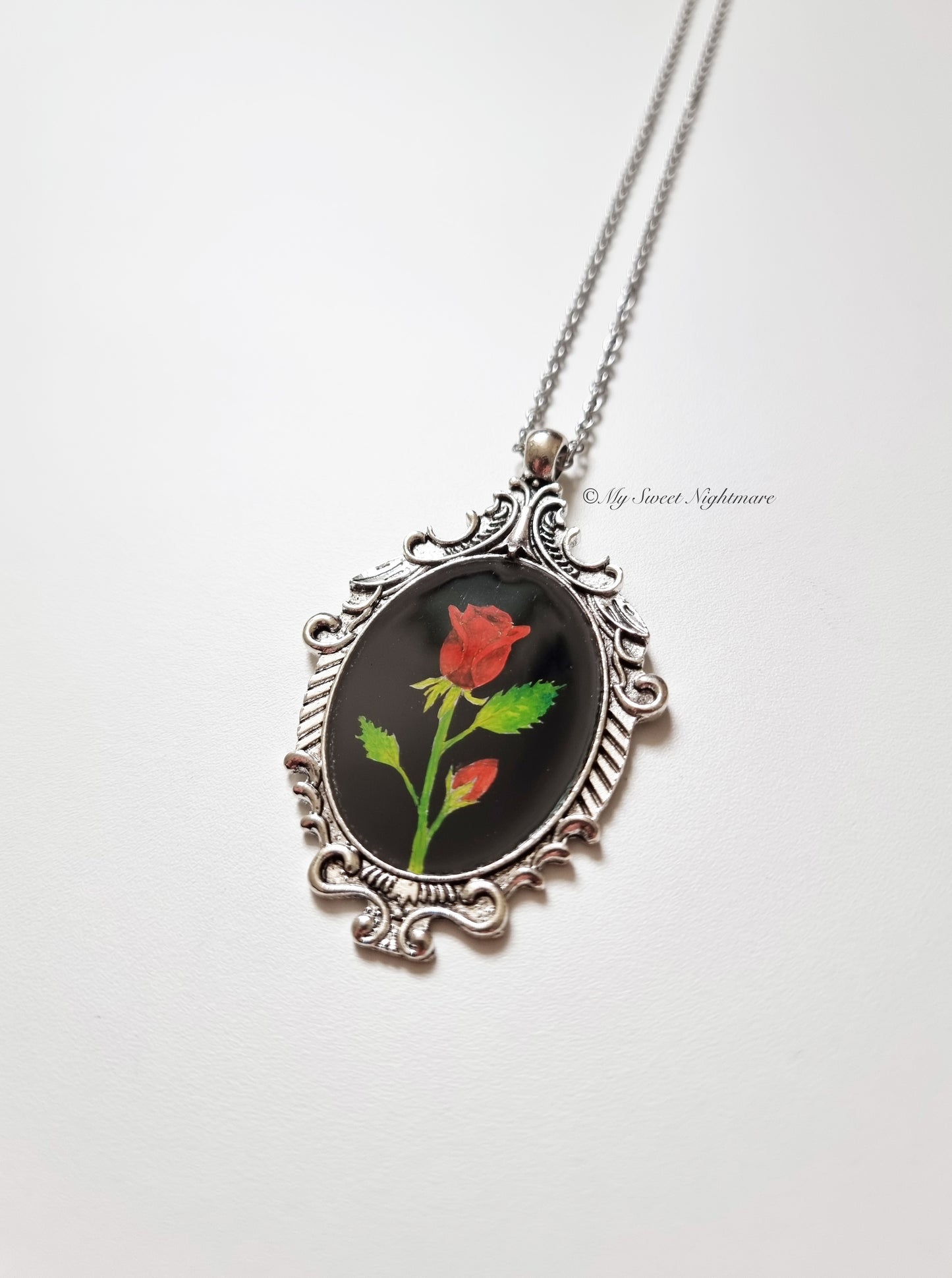 Cammeo gotico dipinto a mano con rose rosse