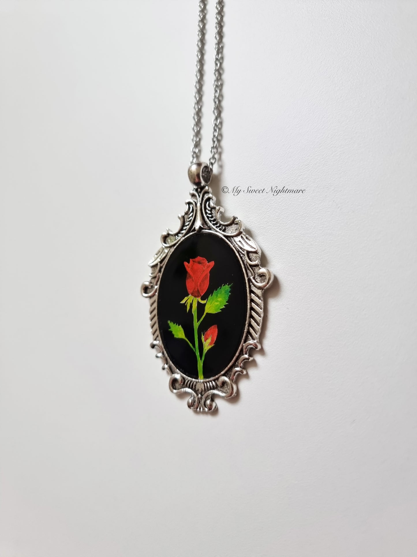 Cammeo gotico dipinto a mano con rose rosse