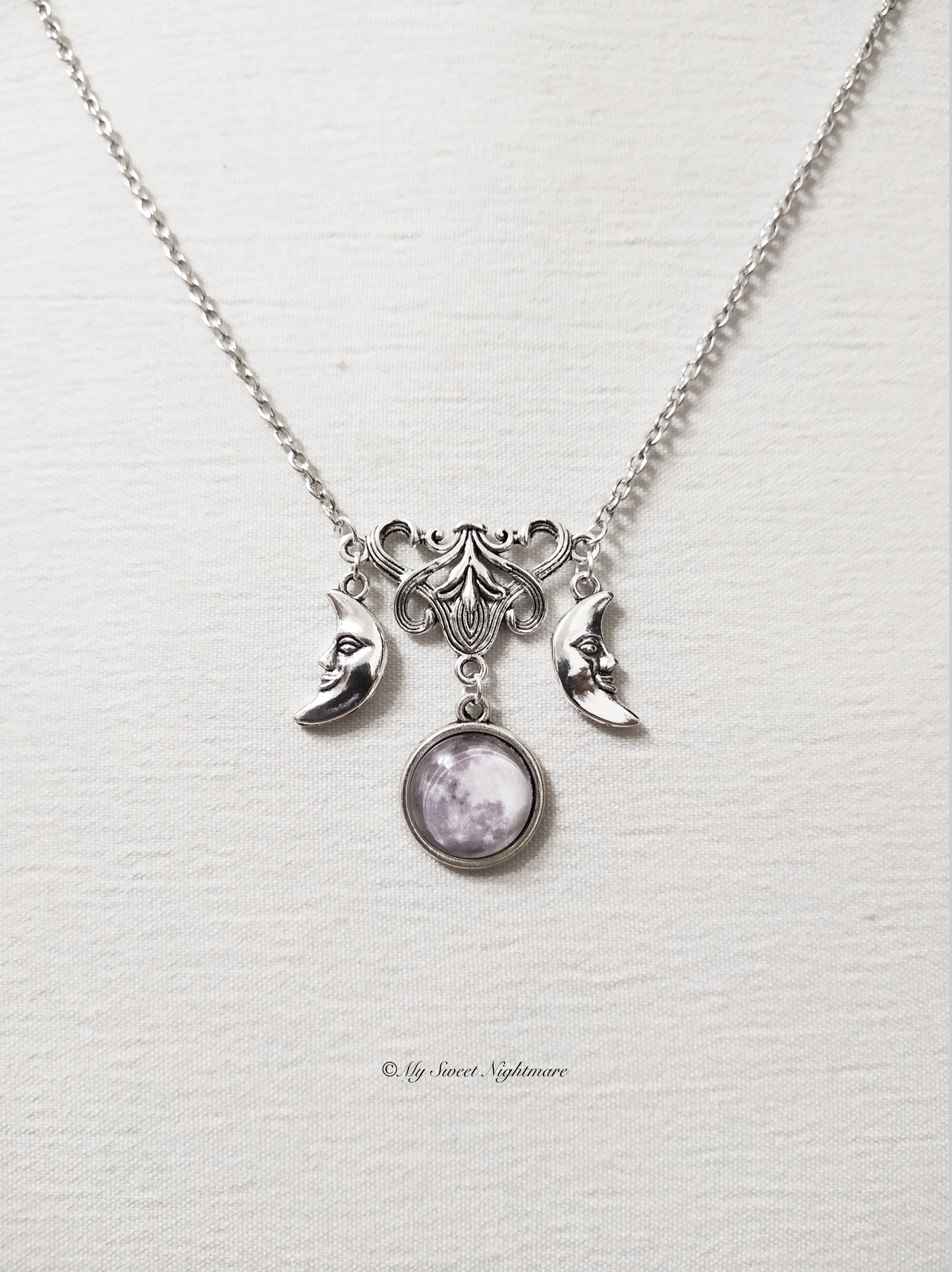 Collana con triplice luna
