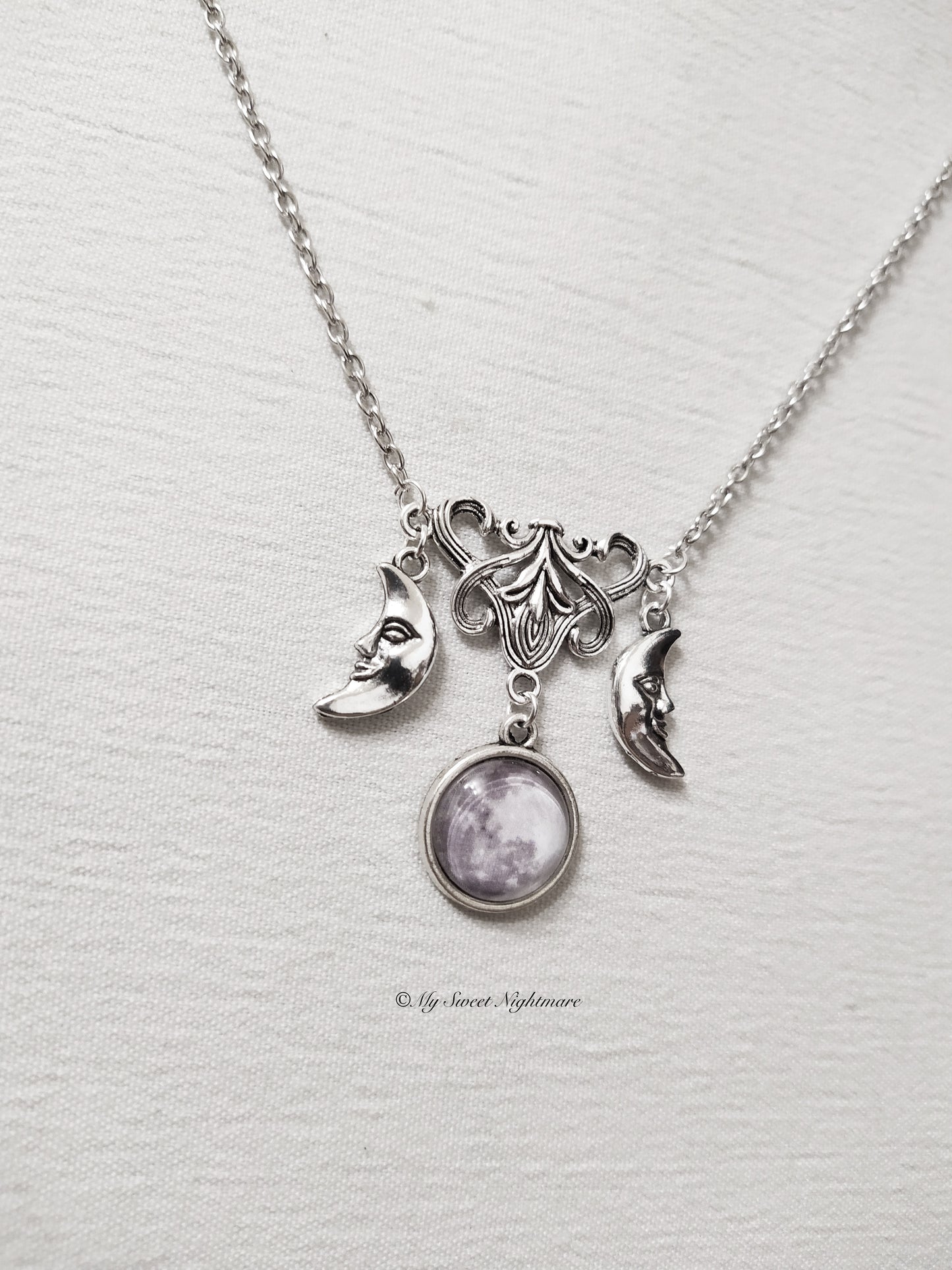 Collana con triplice luna